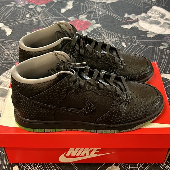 DS NIKE DUNK MID PREMIUM BLACK/GREY/GREEN HEADLESS HORSEMAN SZ MENS 8.5 NWT - Picture 3 of 10